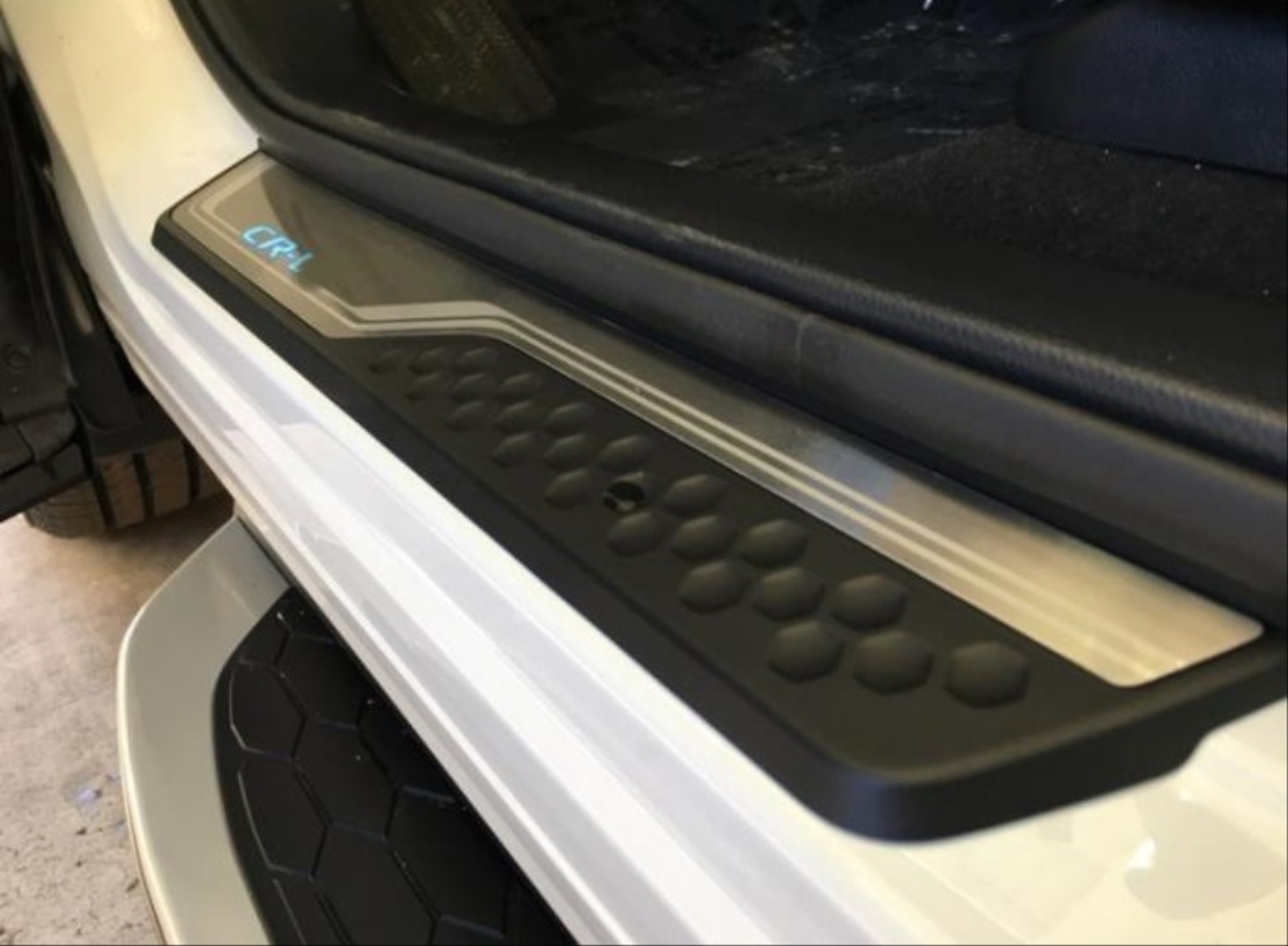 Honda CR-V 2018-2019 İçin Uyumlu Kapı Eşiği Nikelajı Mavi 3