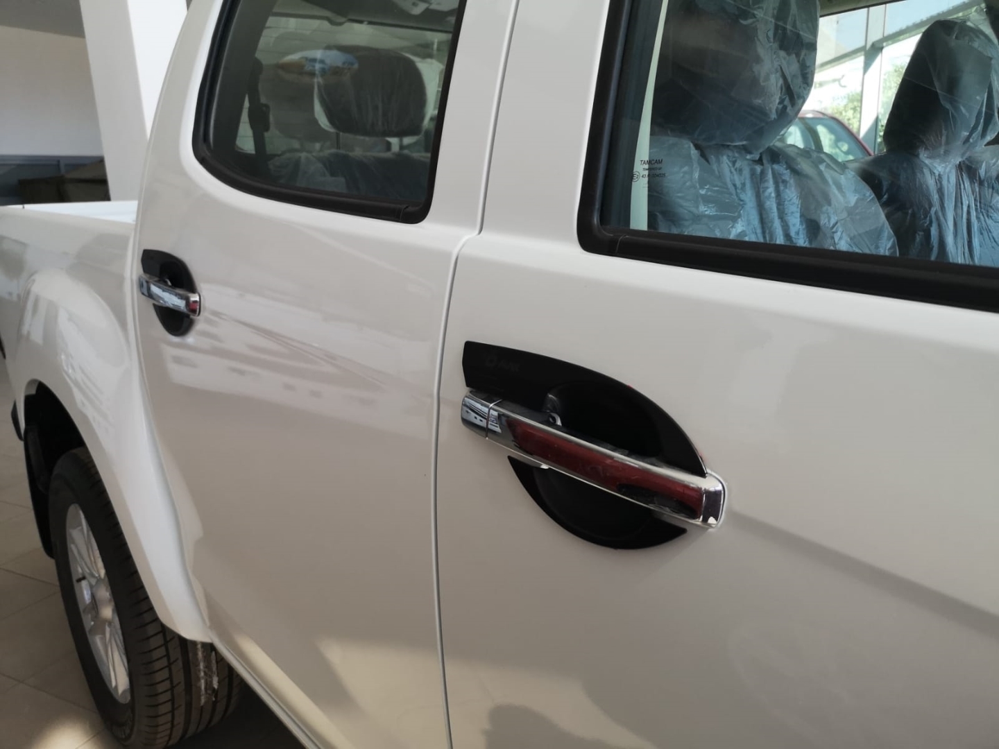 Isuzu D-MAX 2012-2017 Kapı Kolu İç Kaplama Siyah 2