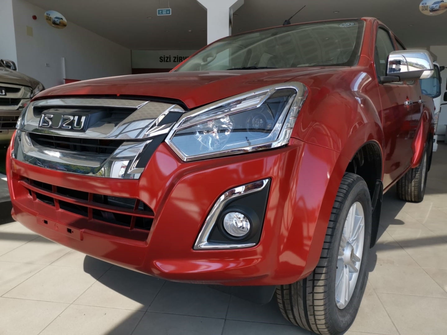 Isuzu D-MAX 2018+ Uyumlu Far Çerçevesi Kaplama Nikelaj Sinyal Çizgili 4