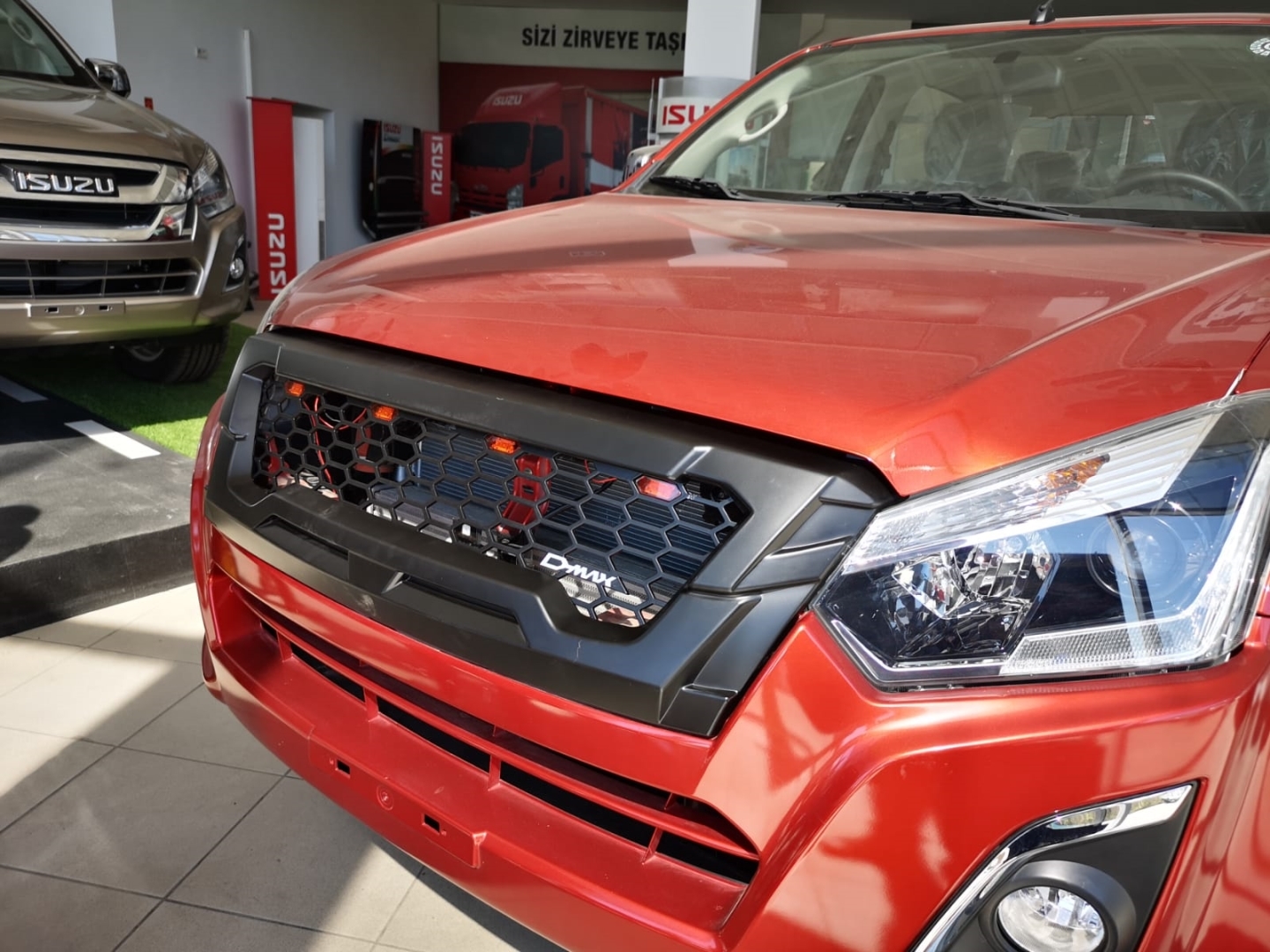 Isuzu D-MAX 2018+ Panjur Siyah - Ledli 2