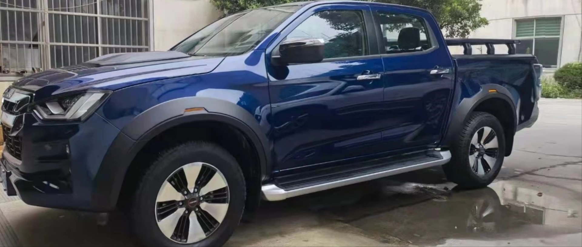 Isuzu D-MAX 2020+ Camurluk Kabartma Reflektörlü (Dodık) 2