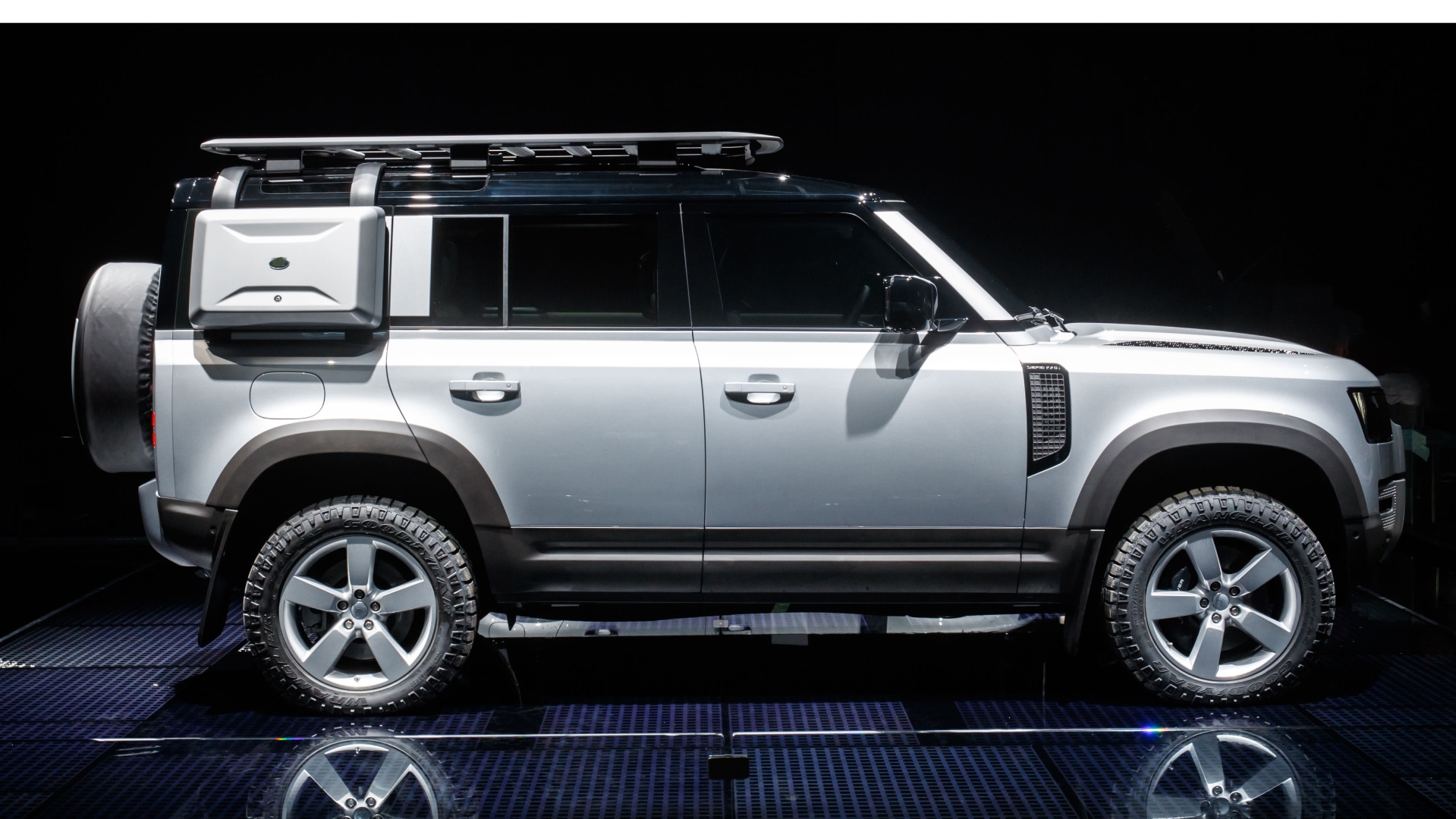 Defender 2020+ İçin Yan Gövde Çantası Silver (90 Lik ve 110 Luk Modellerle Uyumlu) 3