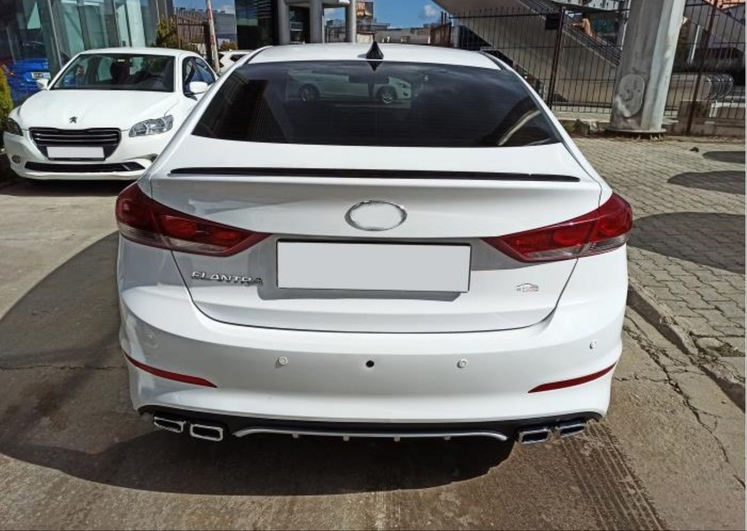 Hyundai Elantra 2016-2019 için Uyumlu 4 Egzoz Silver Difüzör 2