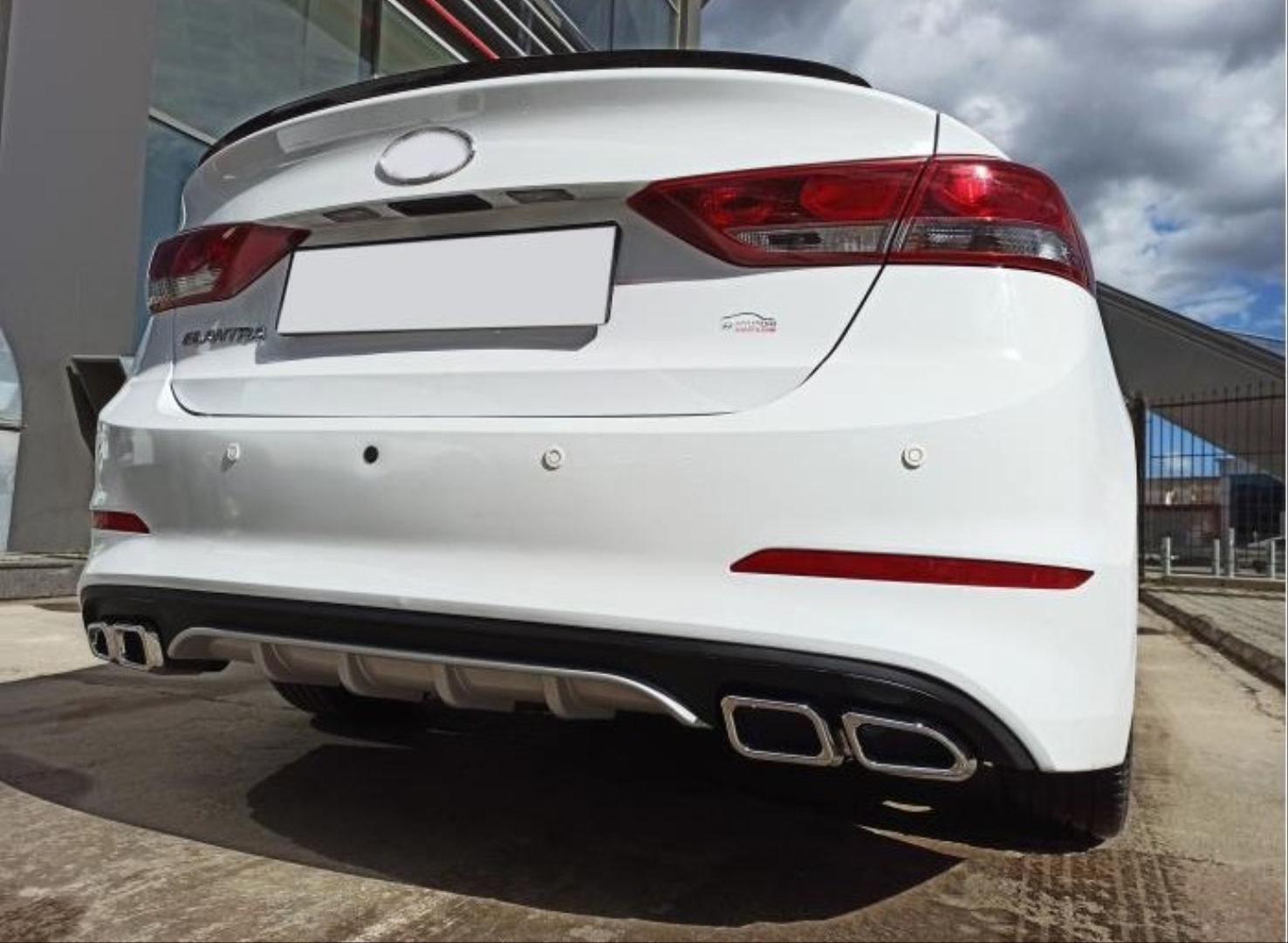 Hyundai Elantra 2016-2019 için Uyumlu 4 Egzoz Silver Difüzör 3