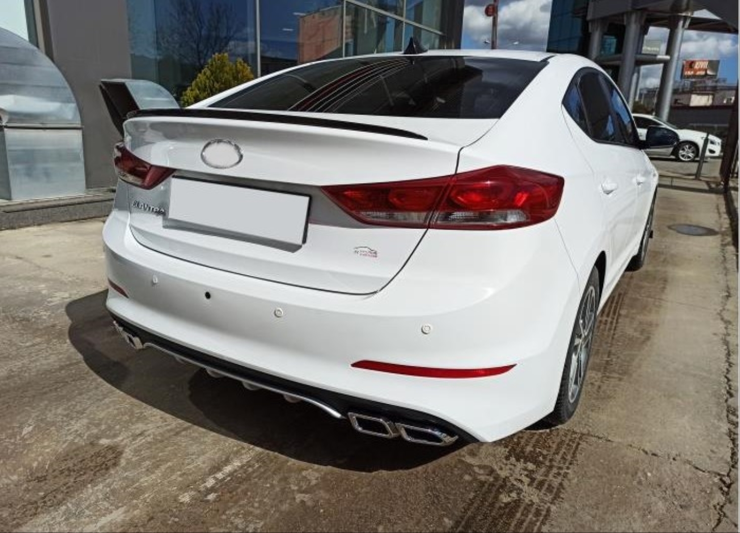 Hyundai Elantra 2016-2019 için Uyumlu 4 Egzoz Silver Difüzör 4