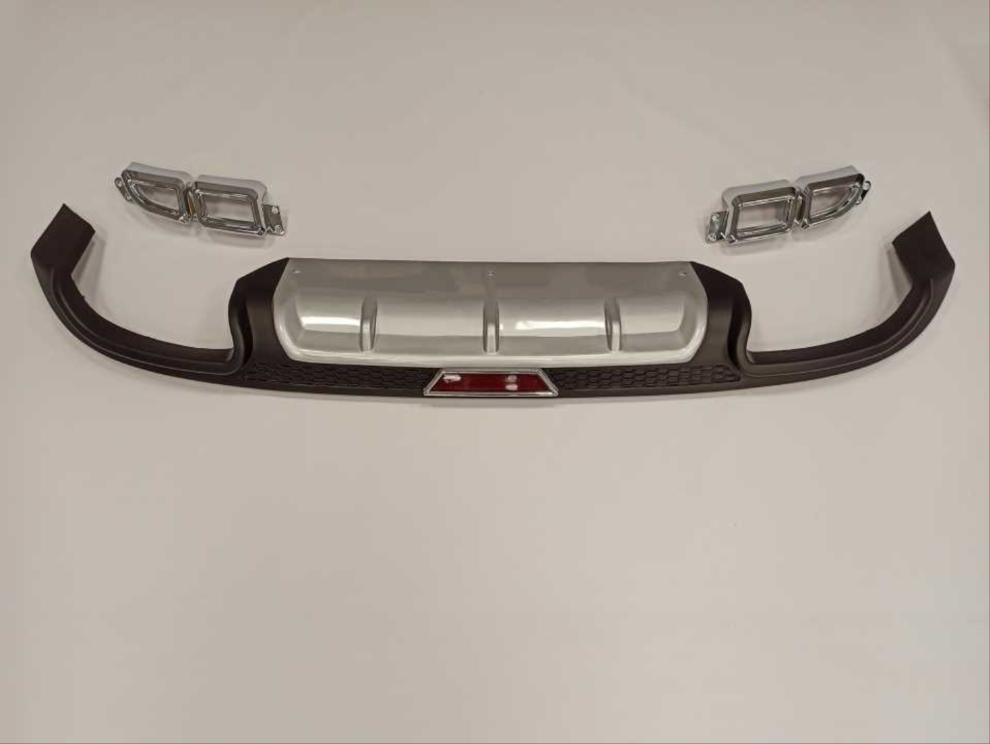 Hyundai Elantra 2016-2019 İçin Uyumlu 4 Egzoz Silver Difüzör Reflektörlü 4
