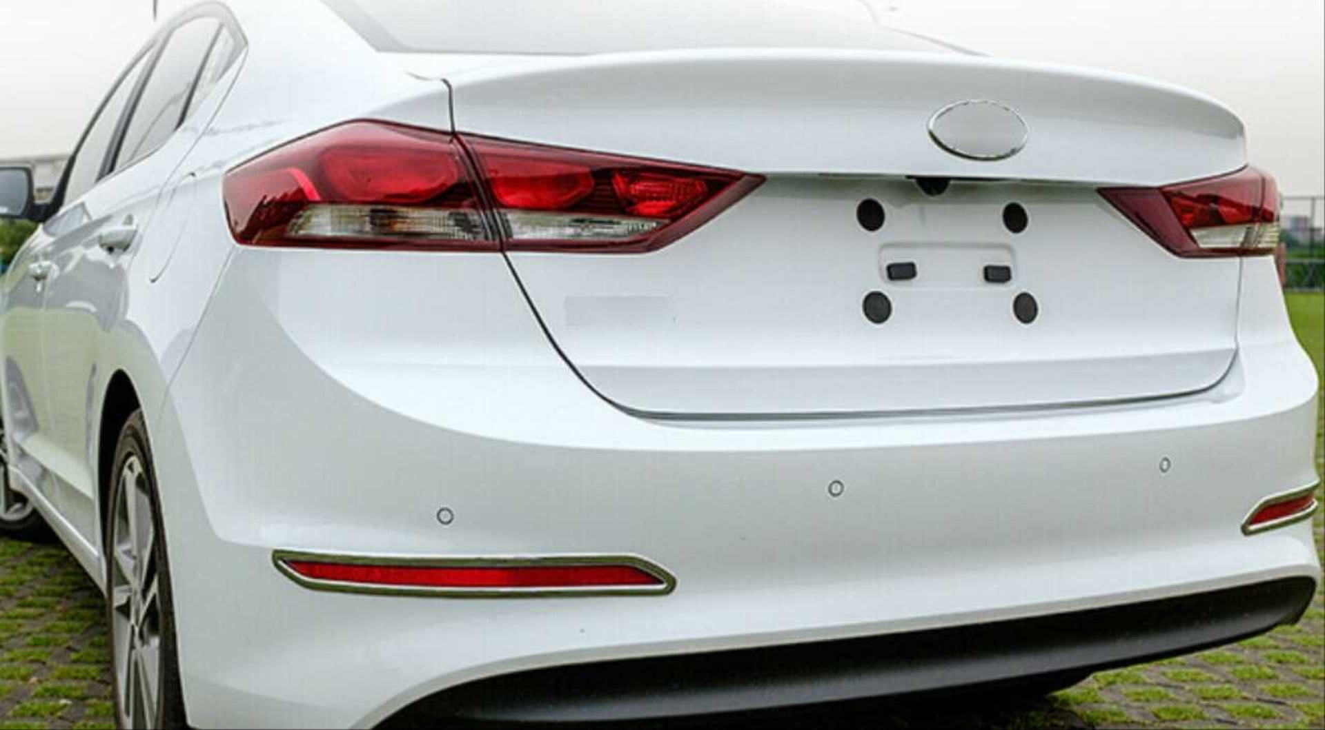 Hyundai Elantra 2016-2019 Arka Sis Kaplaması Nikelaj 5