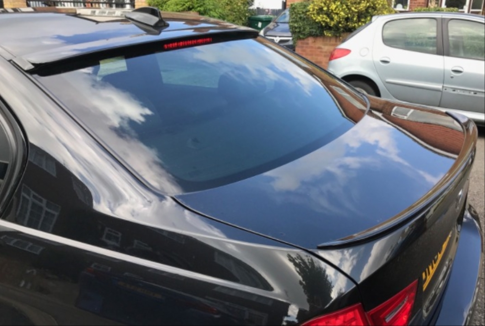 BMW 3 Serisi E90 (2005-2012) için Uyumlu Cam Üstü Spoiler - Piano Black (Parlak Siyah) 3