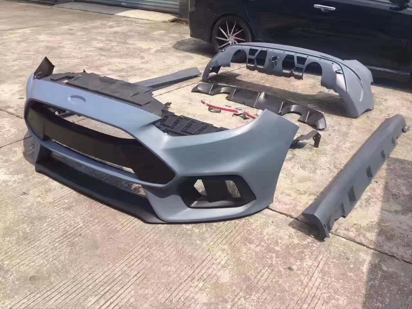 Focus 3.5 HB İçin Uyumlu RS Görünüm Body Kit 3