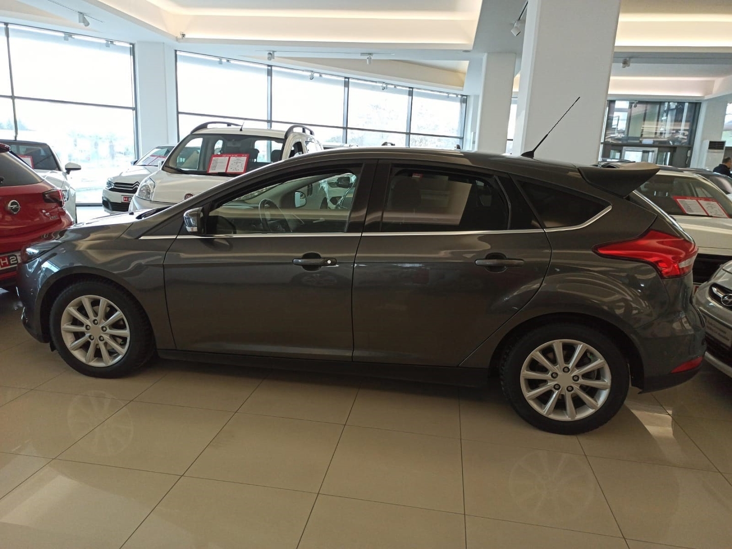Ford Focus 2014-2018 HB ST Spoiler (Boyasız) 2