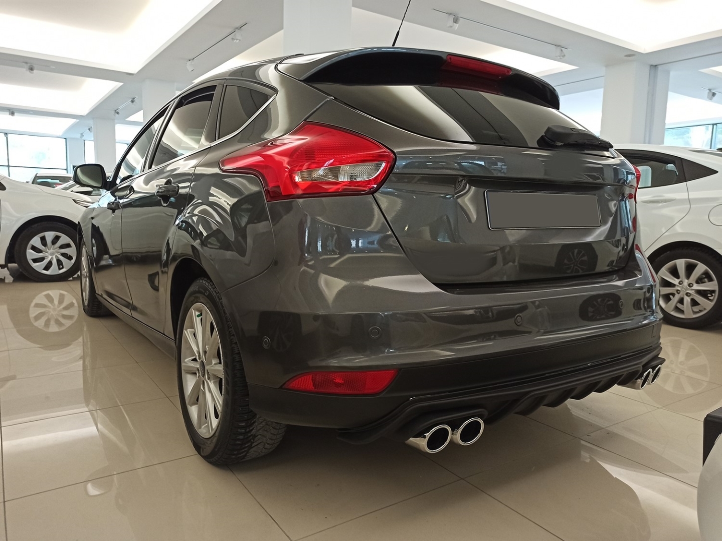 2015-2018 Ford Focus için Uyumlu Difüzör - Piano Black 4