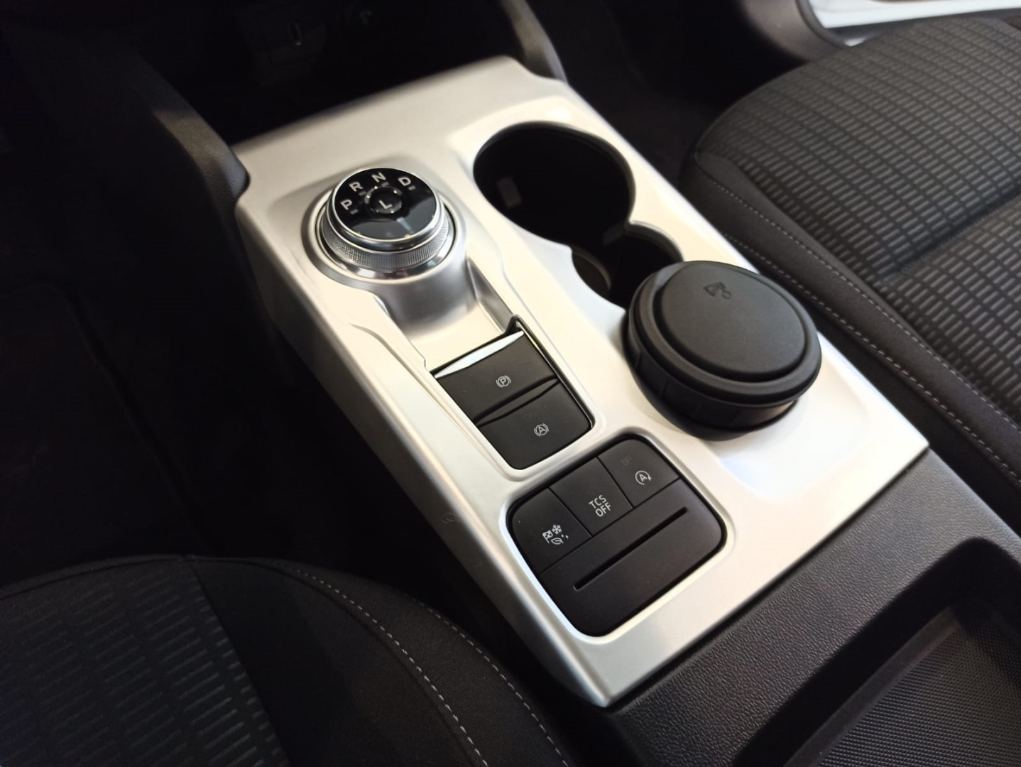 Focus 2019+ Vites Konsol Kaplama Silver (ABS) 3