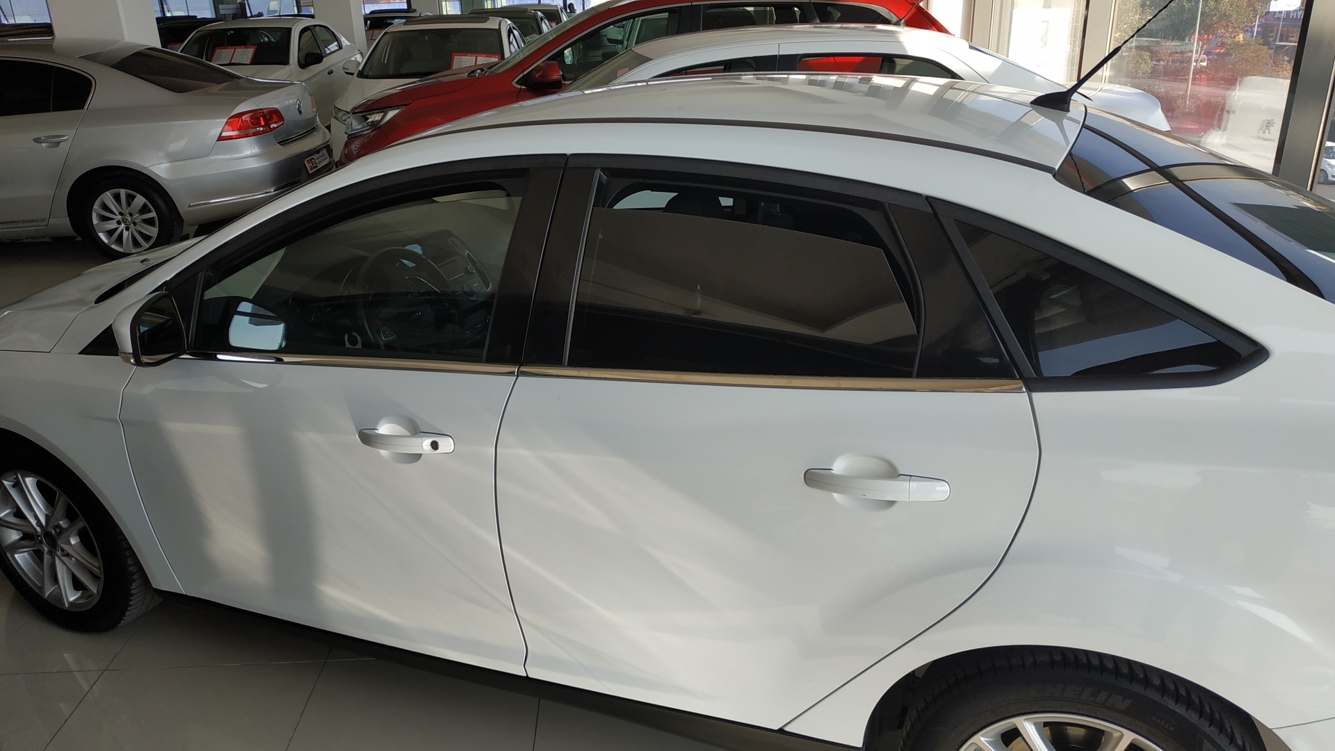 Ford Focus 2012-2018 Sedan Cam Çıtası Nikelajı 3