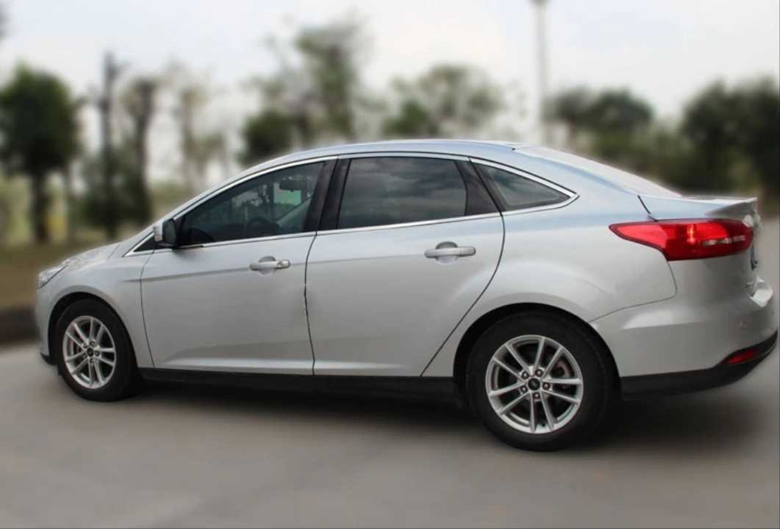 Ford Focus 2012-2018 Sedan Cam Çıtası Nikelajı 5