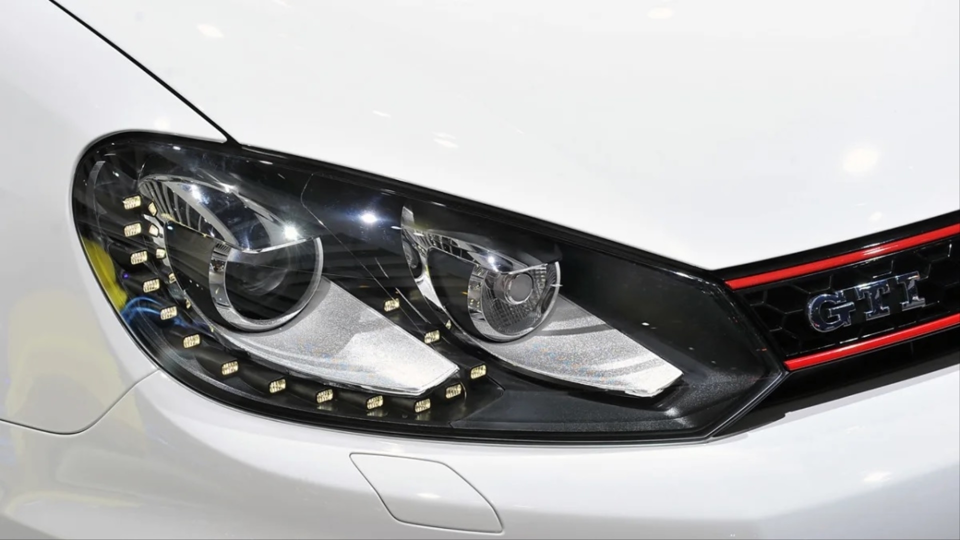 Volkswagen Golf 6 R20 LED Far (Dolu) 2