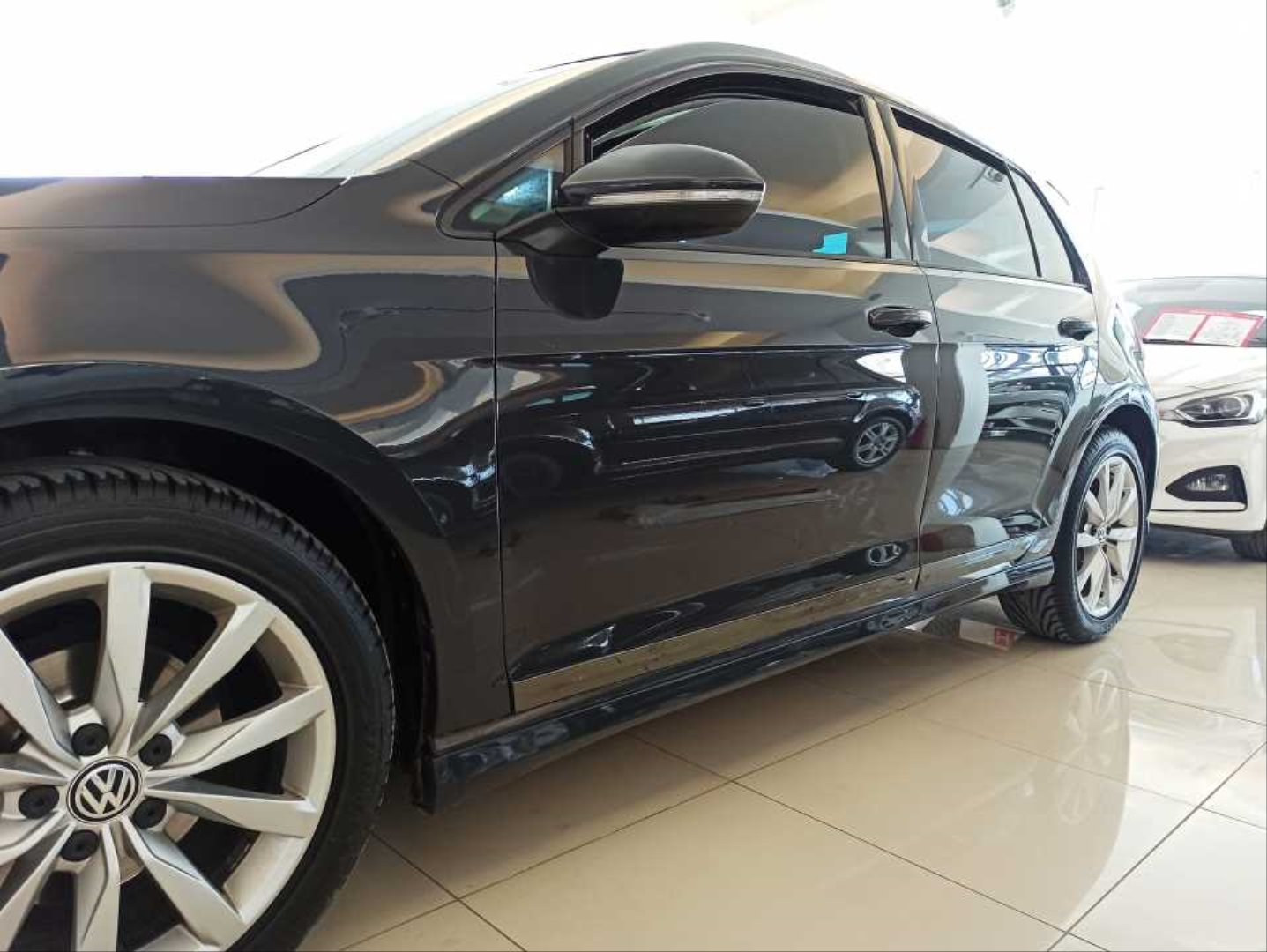 Golf 7 - 7.5 (2013-2020) İçin Uyumlu Kapı Çıtası Piano Black 5