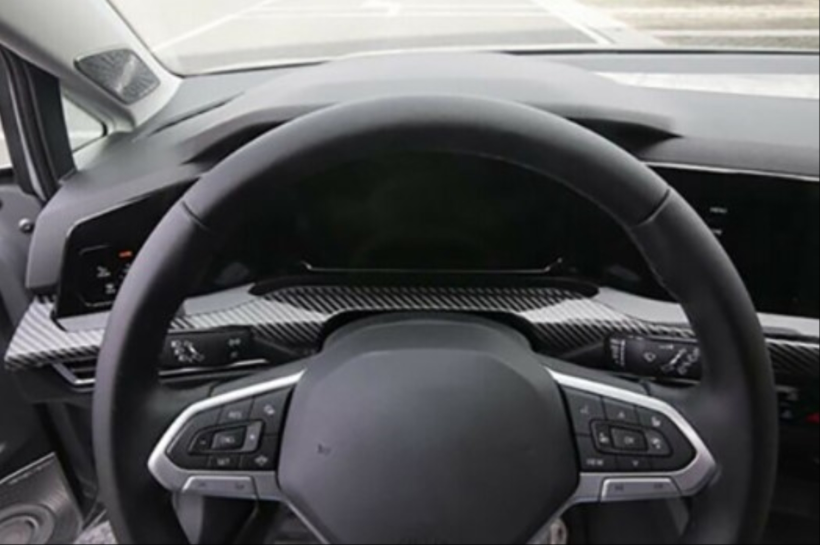 Golf 8 İçin Uyumlu Göğüslük Kaplama Karbon 2