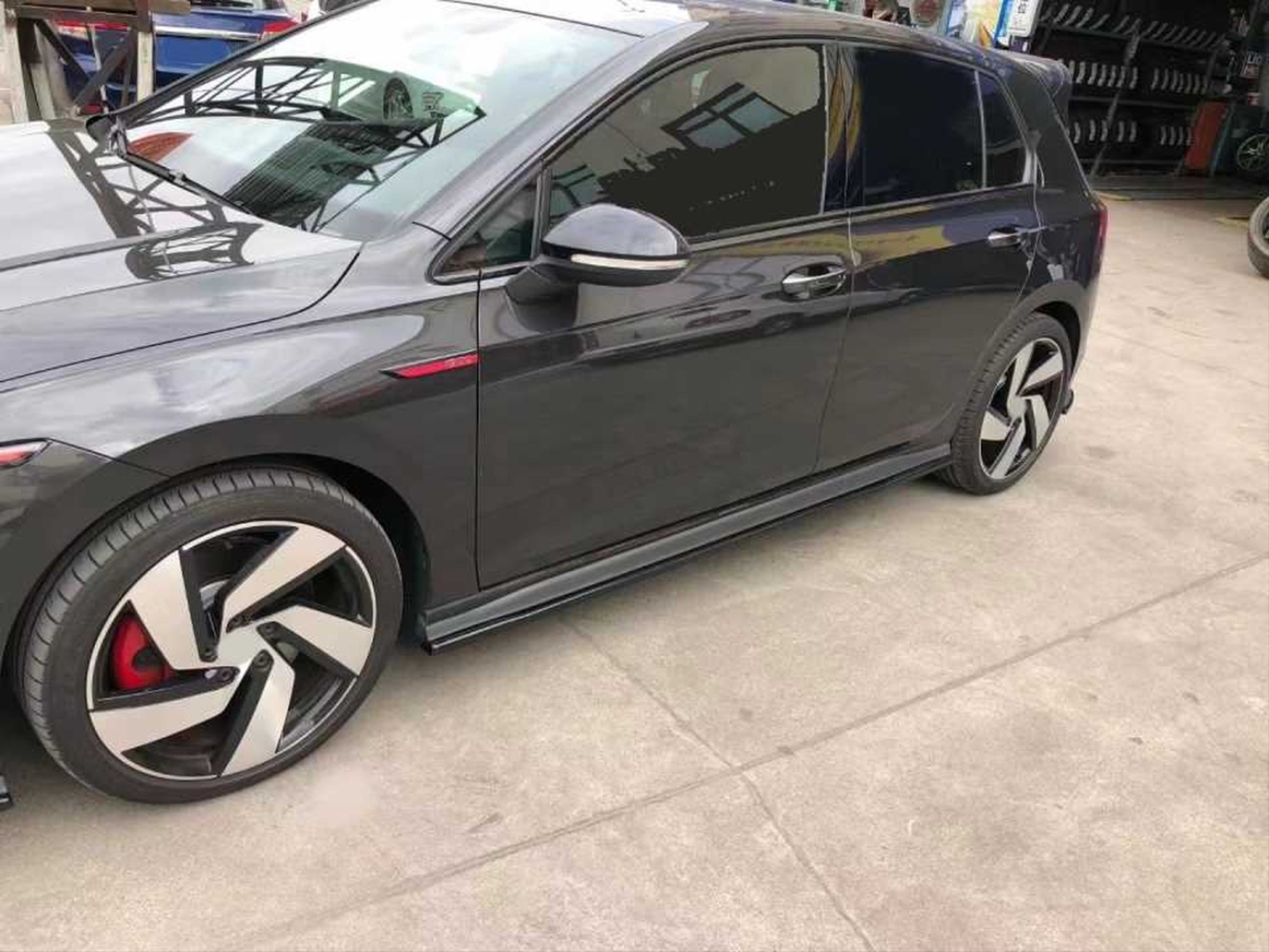 Golf 8 için Uyumlu GTI Max Yan Marşpiyel (Parlak Siyah) 2