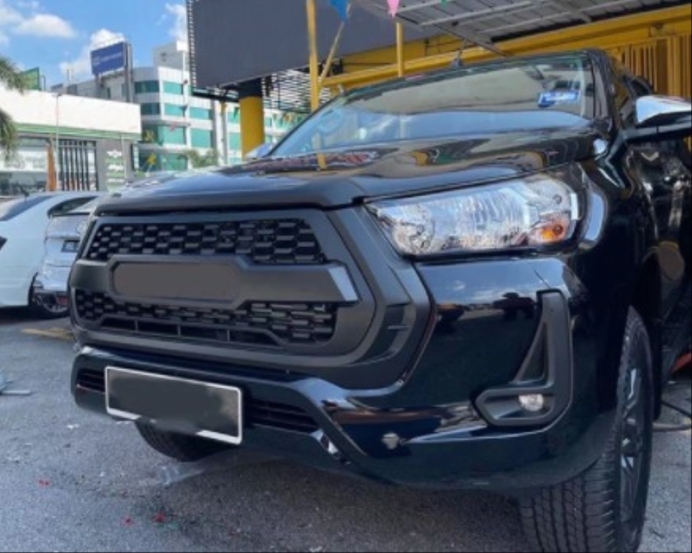 Toyota Hilux 2021+ İçin Uyumlu Panjur (Silver Yazı ile) 5