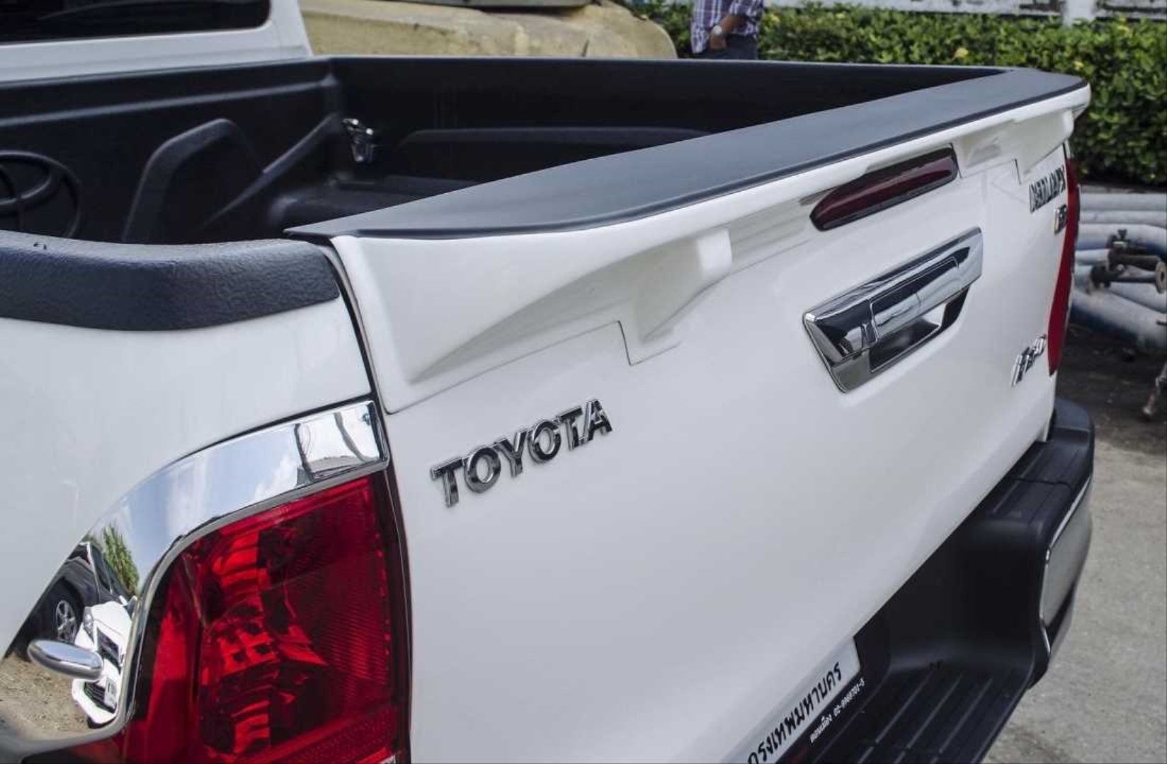 Hilux Revo 2016-2019 için Uyumlu Bagaj Kapak Üst Kaplama 2