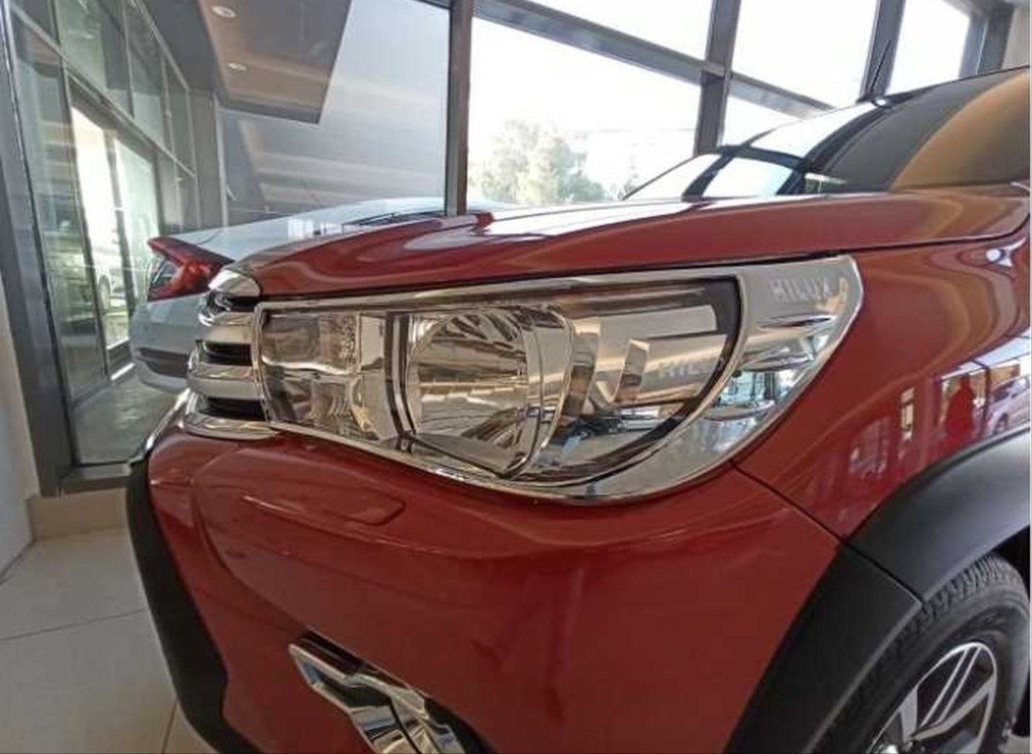 Hilux Revo 2016-2019 İçin Uyumlu Far Çerçeve Kaplama Krom 2