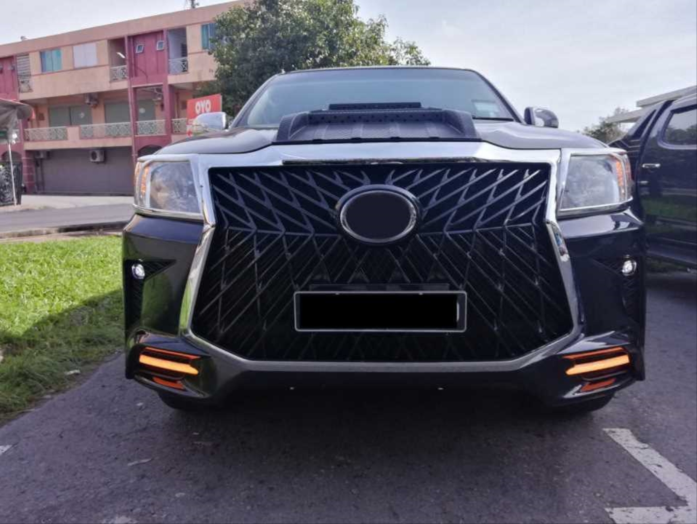 Lexus Ön Tampon + Panjur (Toyota Hilux Vigo 2012-2015) 3