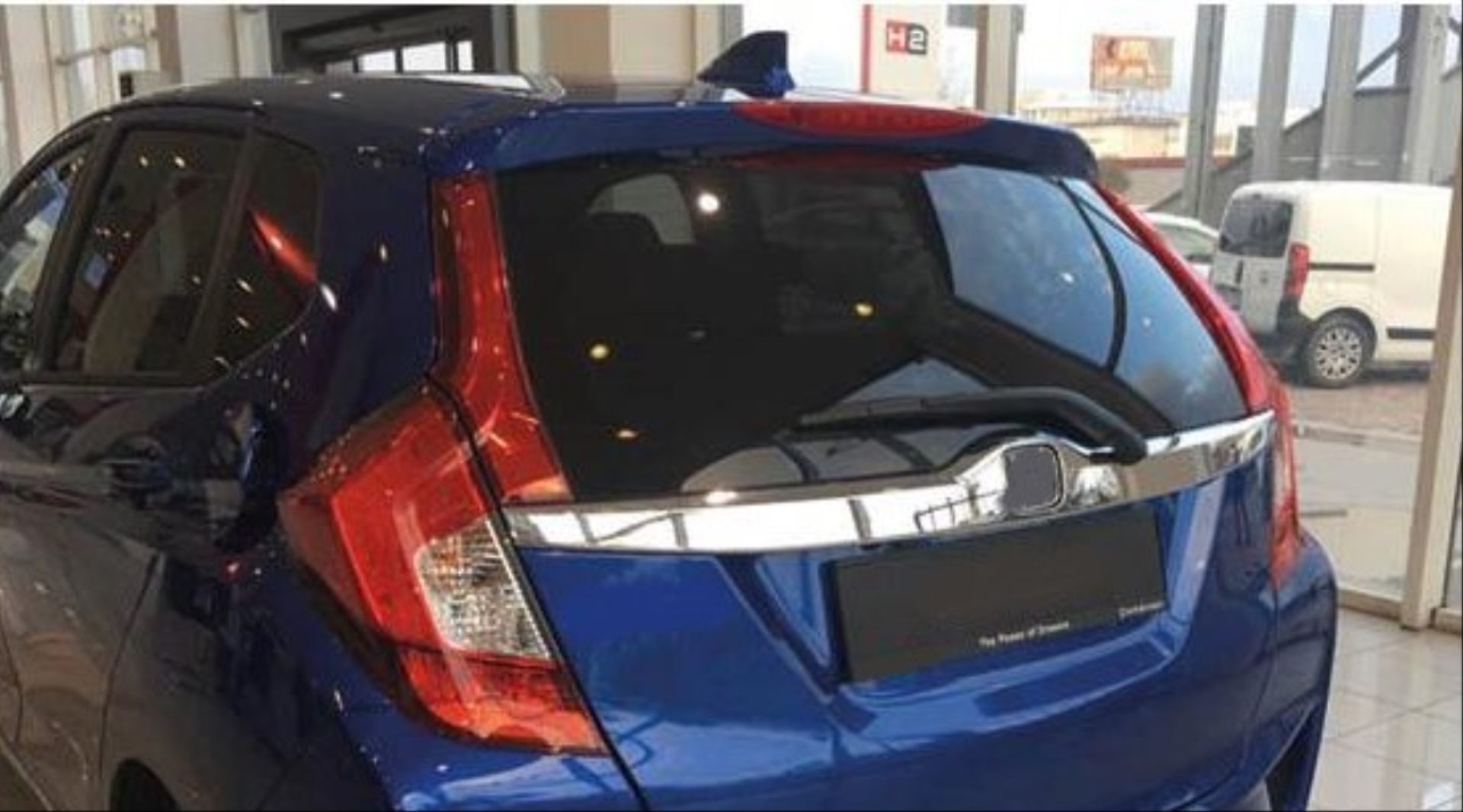 Honda Jazz 2016 ve üzeri için uyumlu bagaj arması 2