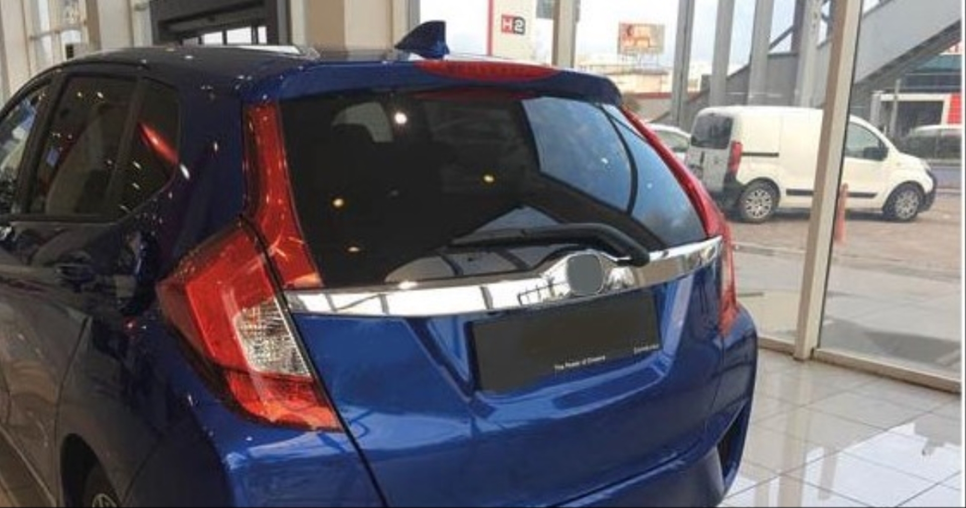 Honda Jazz 2016 ve üzeri için uyumlu bagaj arması 3