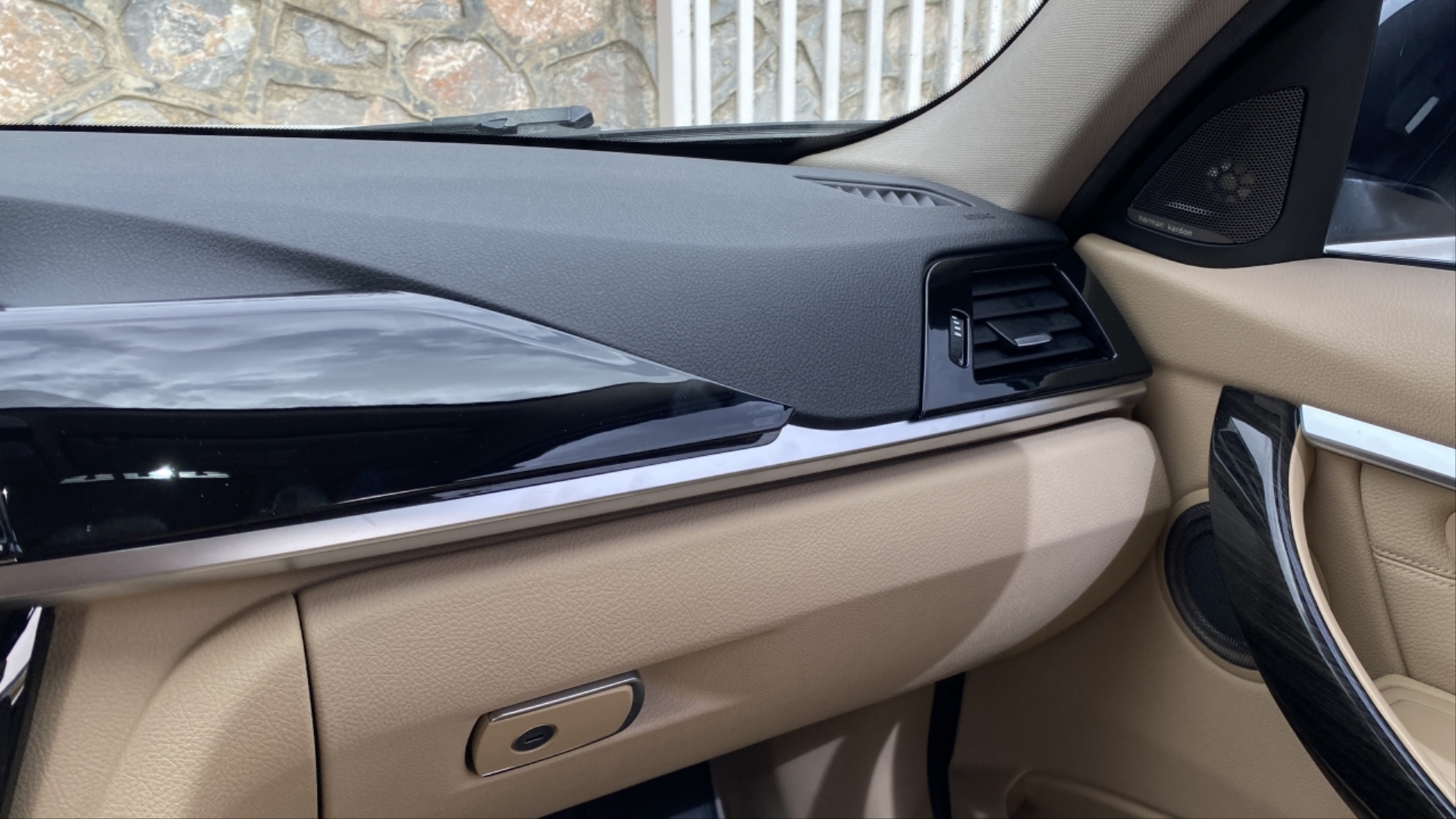 BMW 3 Serisi F30 Gögüslük ve Menfez Kaplama Seti - Piano Black 5