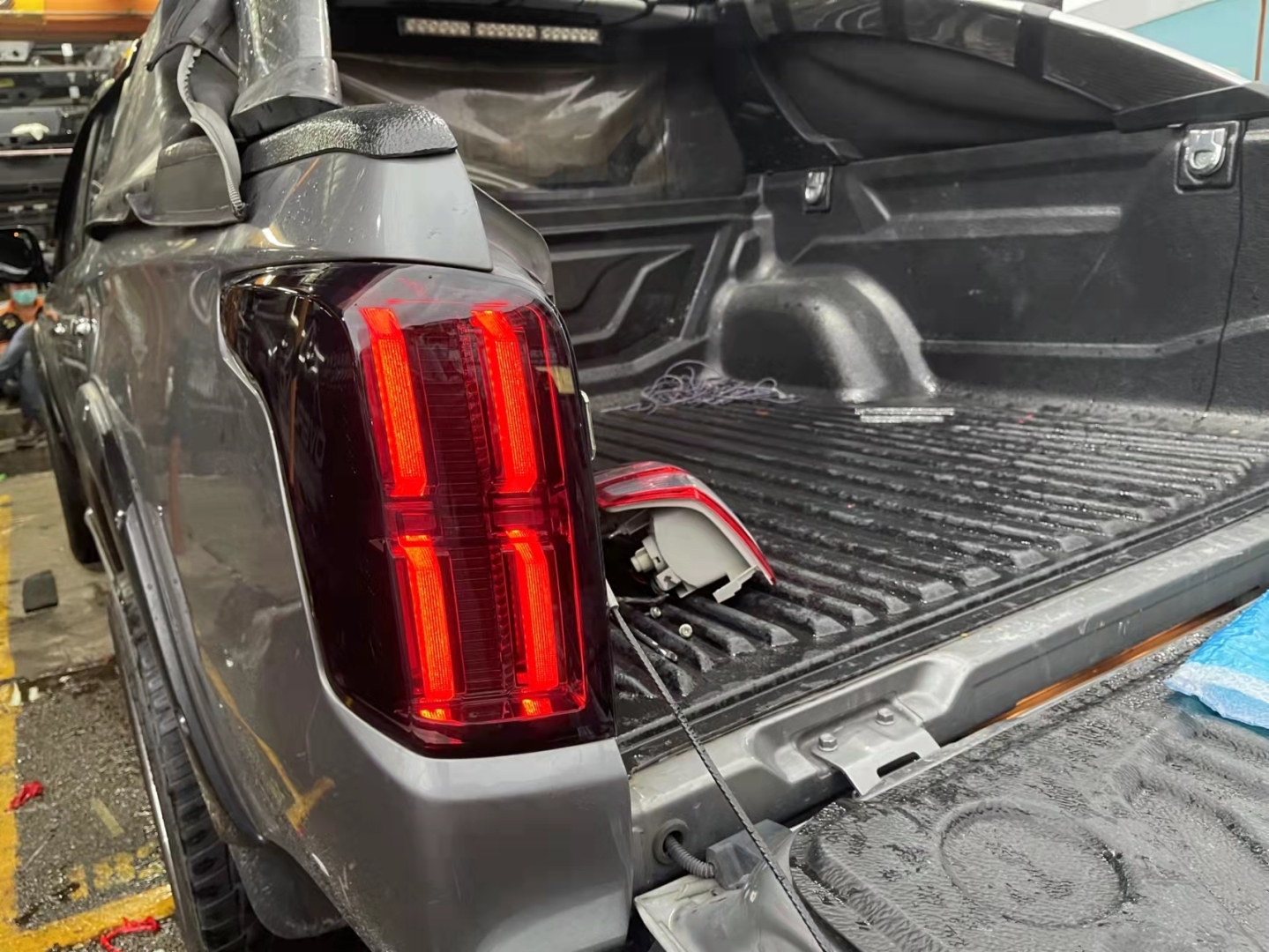 Mitsubishi L200 2015-2018 için Uyumlu LED Stop (Çift Çizgi) 2