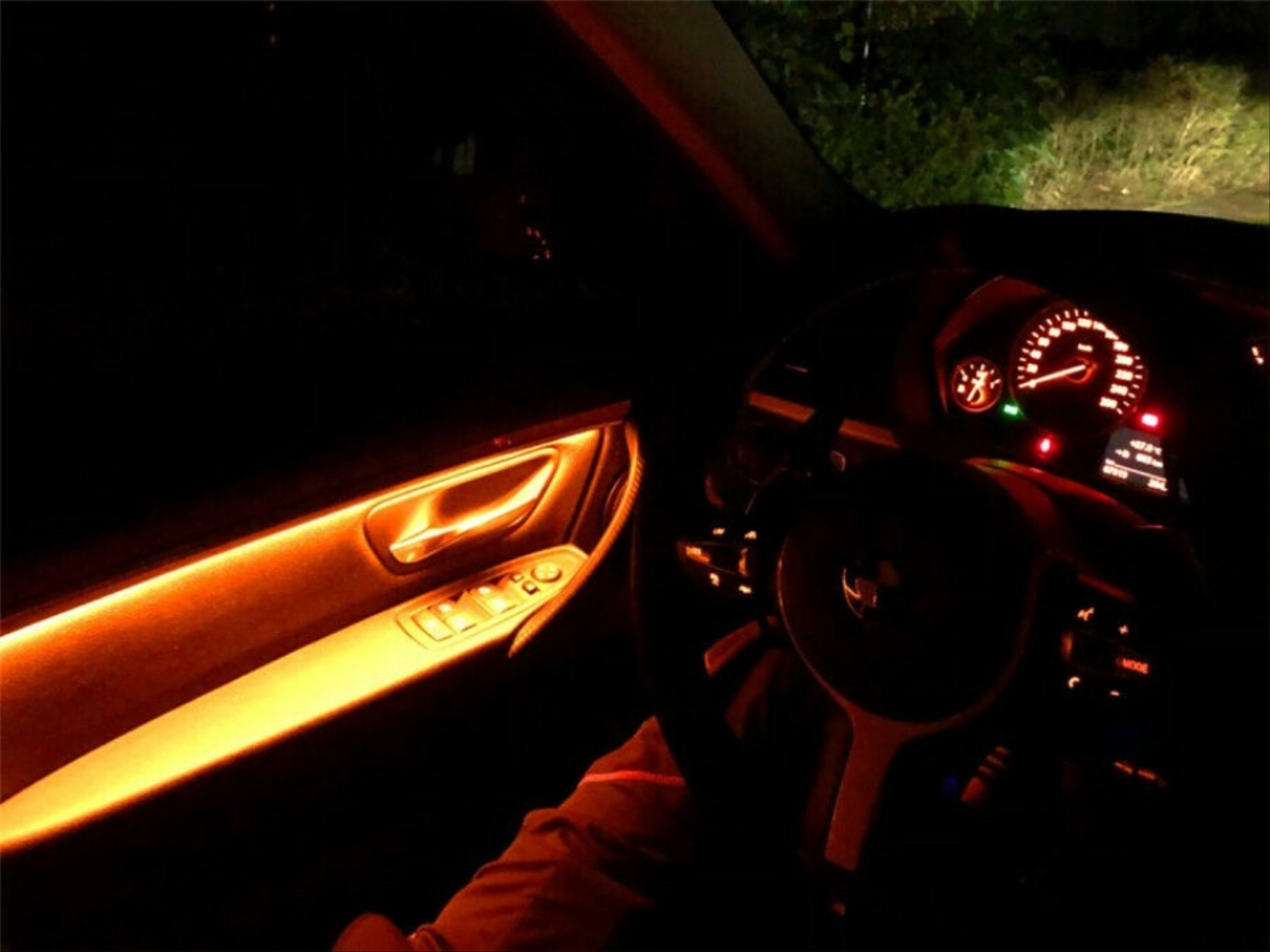 BMW 3 Serisi F30 İç Aydınlatma Ambians Seti - 8 Renk (4 Kapı - 2 Ayak Aydınlatma - 1 Konsol ve 1 Göğüslük) 2