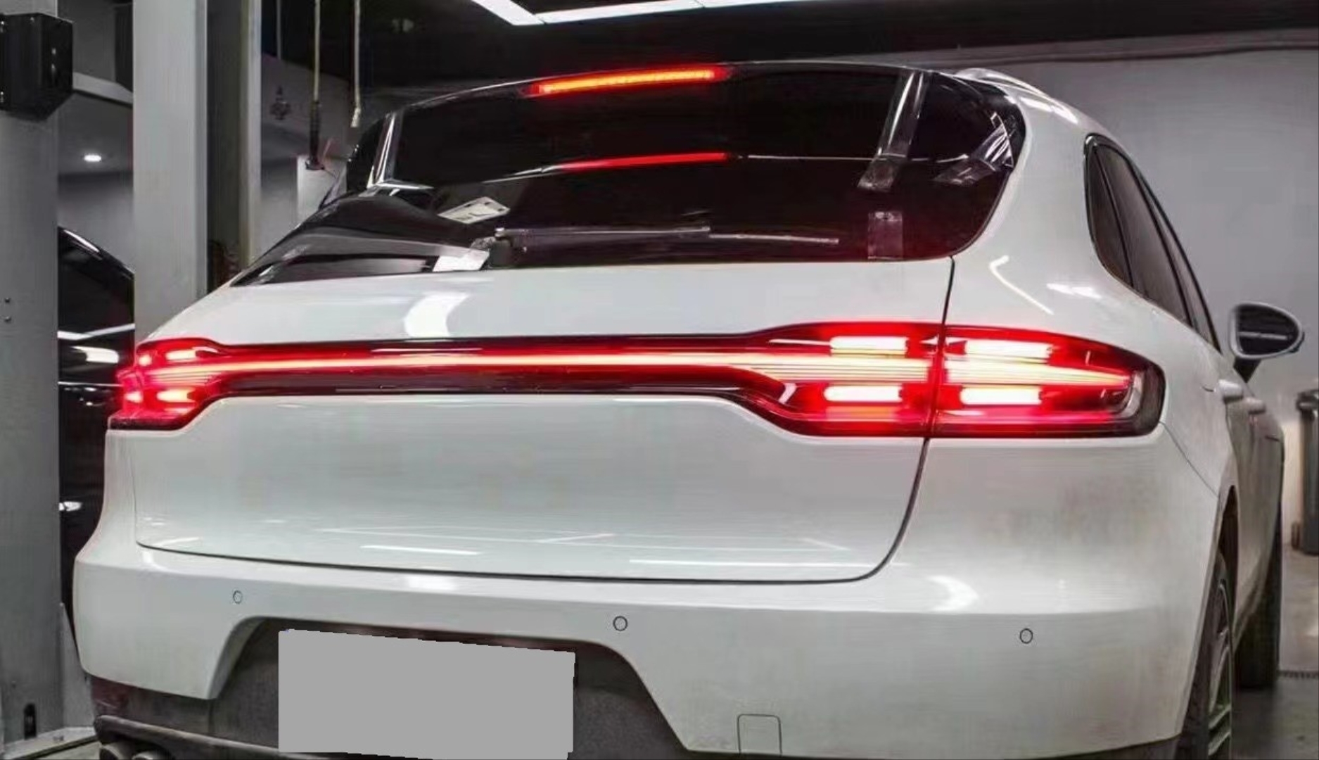 Porsche Macan 2014-2018 Uyumlu Bagaj Kapağı ve LED Stop - Kırmızı 3
