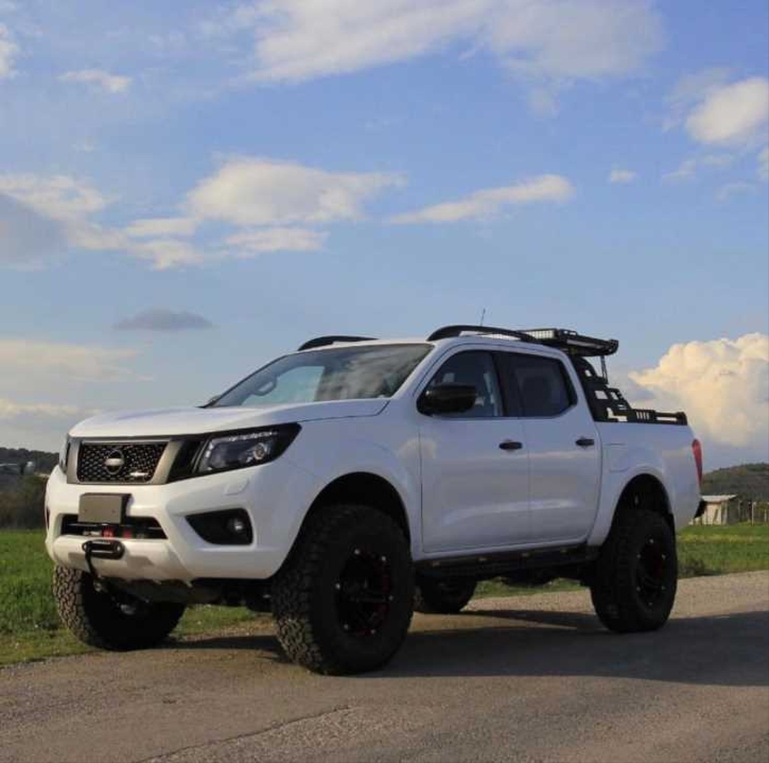 Nissan Navara 2015+ için Uyumlu NSM Görünüm Panjur Siyah 2