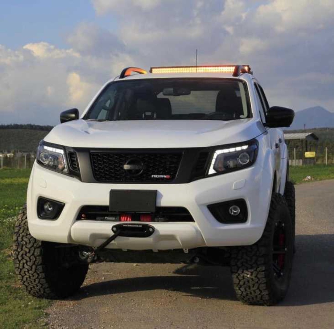 Nissan Navara 2015+ için Uyumlu NSM Görünüm Panjur Siyah 5
