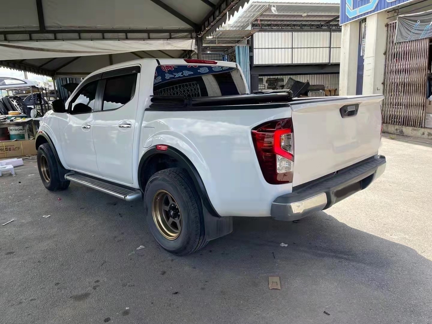 Nissan Navara NP300 2015+ için Uyumlu 2022 Facelift Body Kit (LED Farlı Model İçin) 5