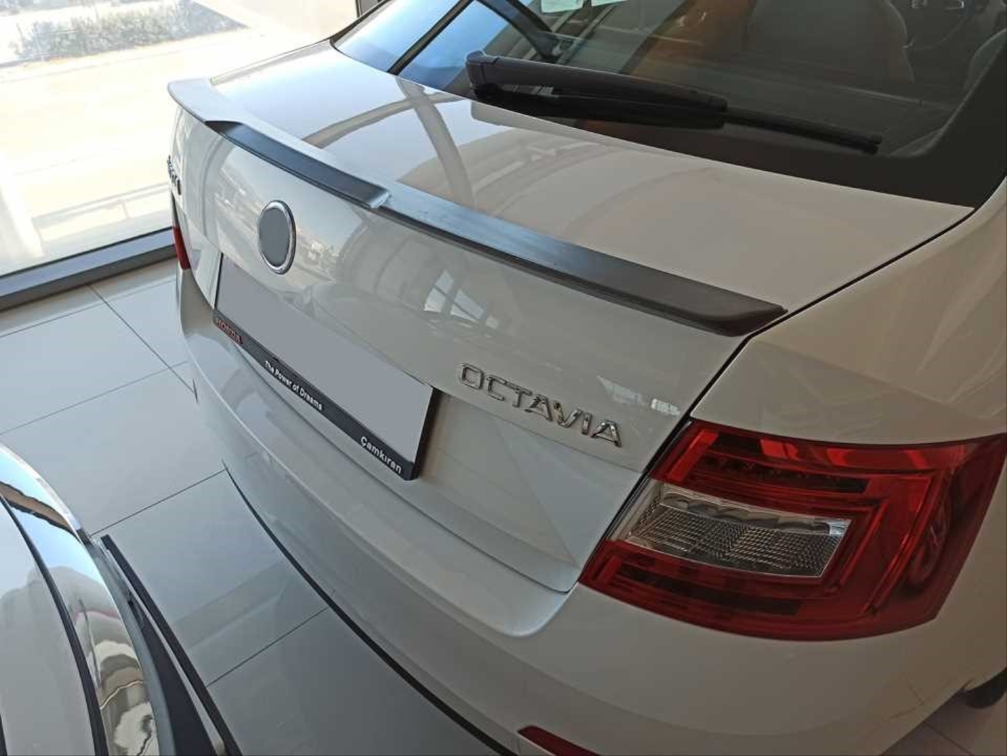 Skoda Octavia 2013-2017 İçin Uyumlu Spoiler (Parlak Siyah) 5
