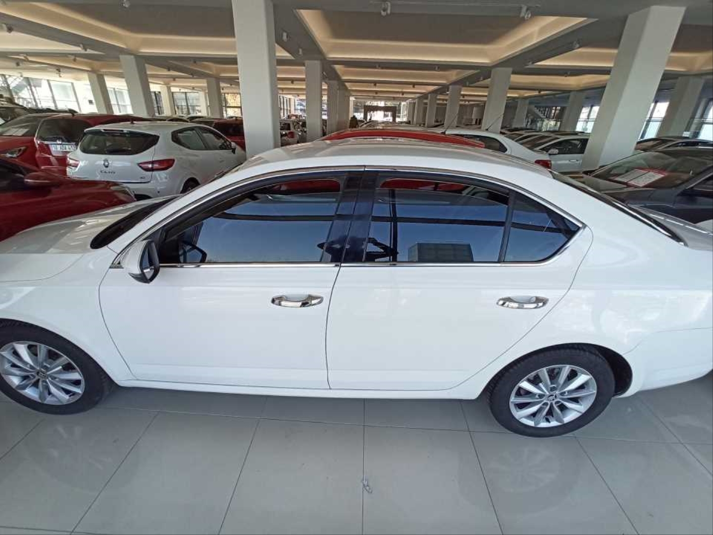 Skoda Octavia 2013-2019 İçin Uyumlu Cam Çıtası Nikelaj 4