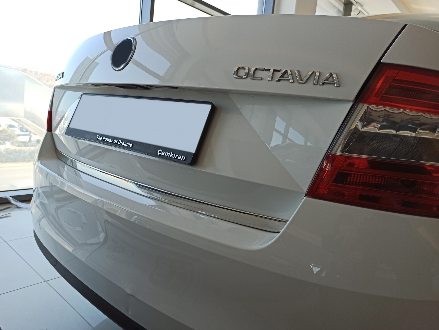 Skoda Octavia 2015-2019 için Uyumlu Bagaj Çıtası Krom 4
