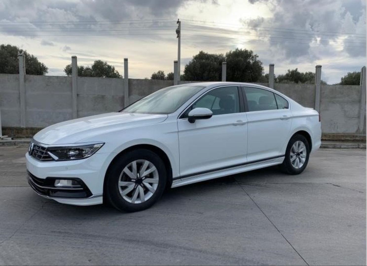 Volkswagen Passat B8 R-Line Yan Marşpiyel 3