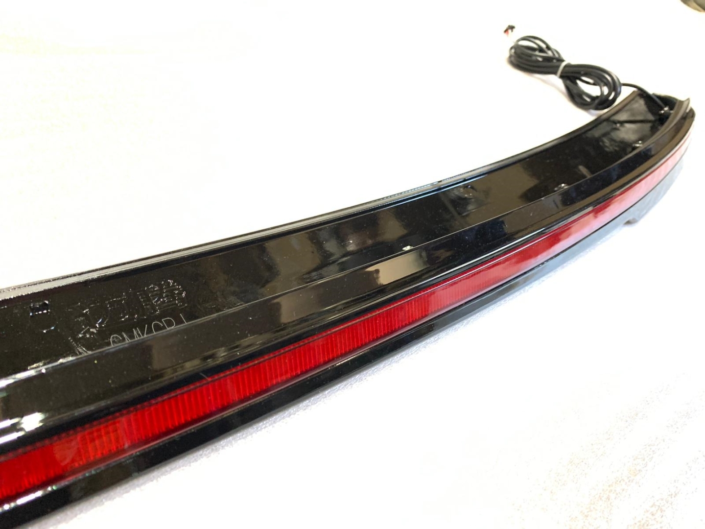 Volkswagen Passat B8 için Uyumlu LED Spoiler (Piano Black) 5