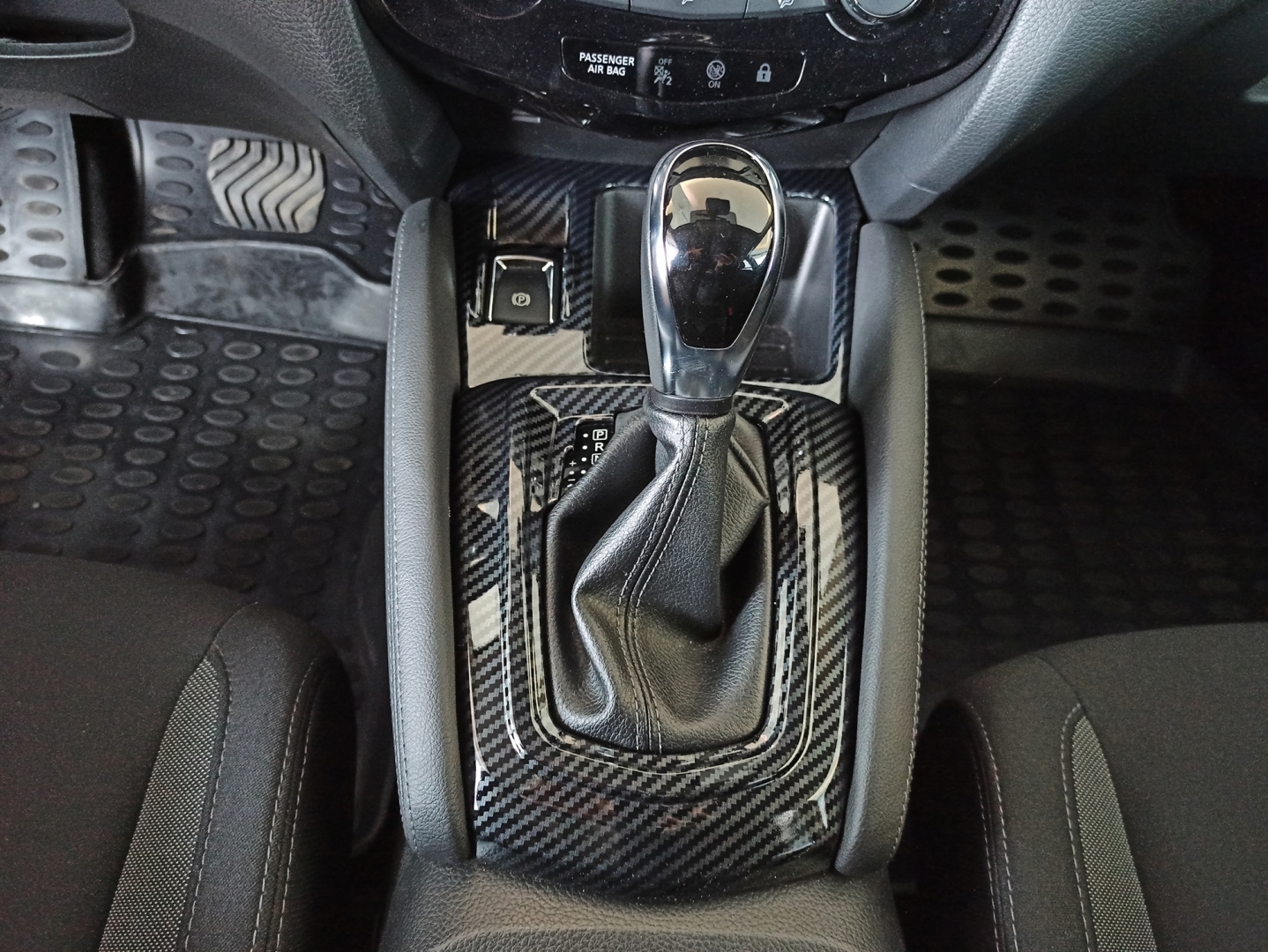 Nissan Qashqai 2018+ İçin Uyumlu Vites Kaplama - Carbon 3