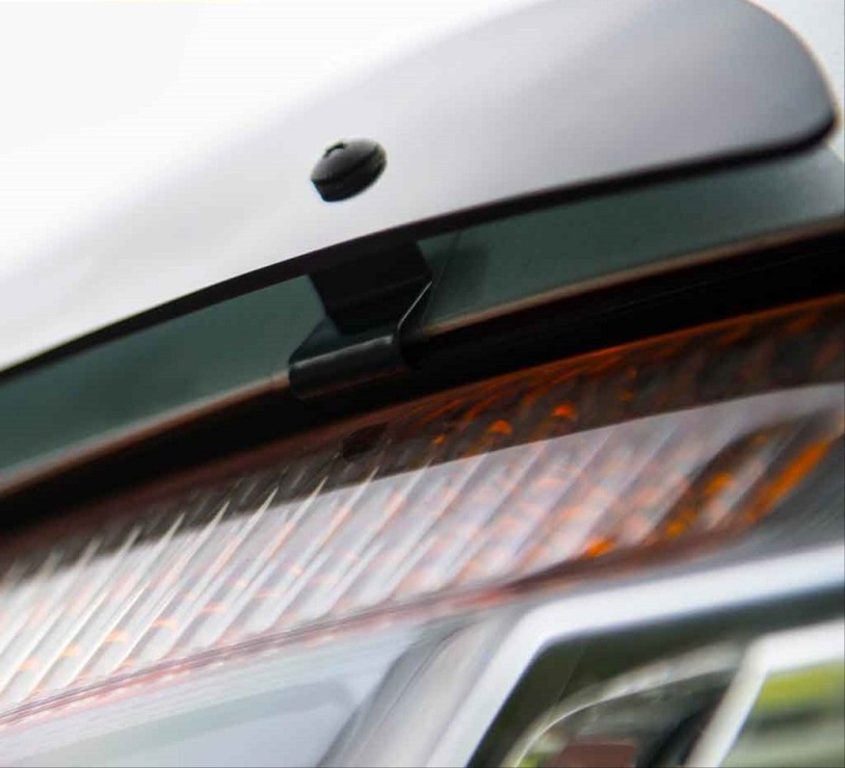 Ford Ranger T7-T8 İçin Ledli Kaput Rüzgarlığı 4
