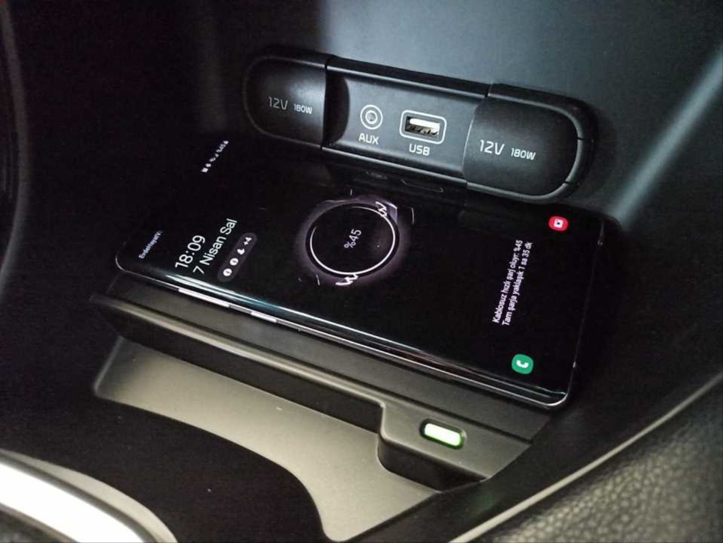 Kia Sportage 2016-2019 İçin Uyumlu Kablosuz Şarj Standı 2