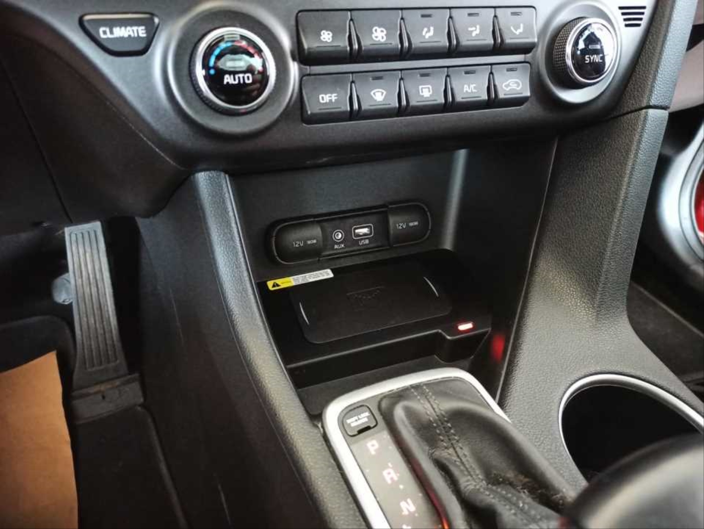 Kia Sportage 2016-2019 İçin Uyumlu Kablosuz Şarj Standı 5