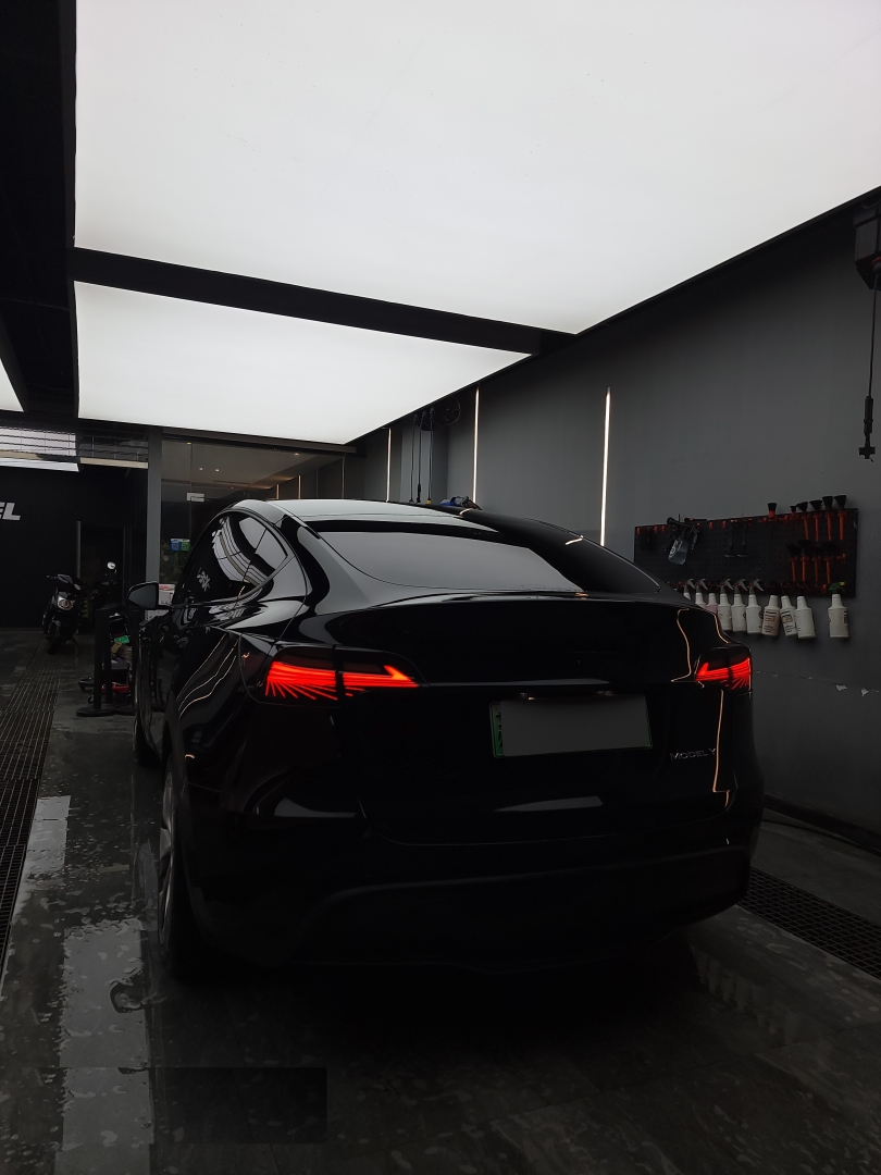 Tesla Model Y ve Model 3 İçin Shadow LED Stop 4