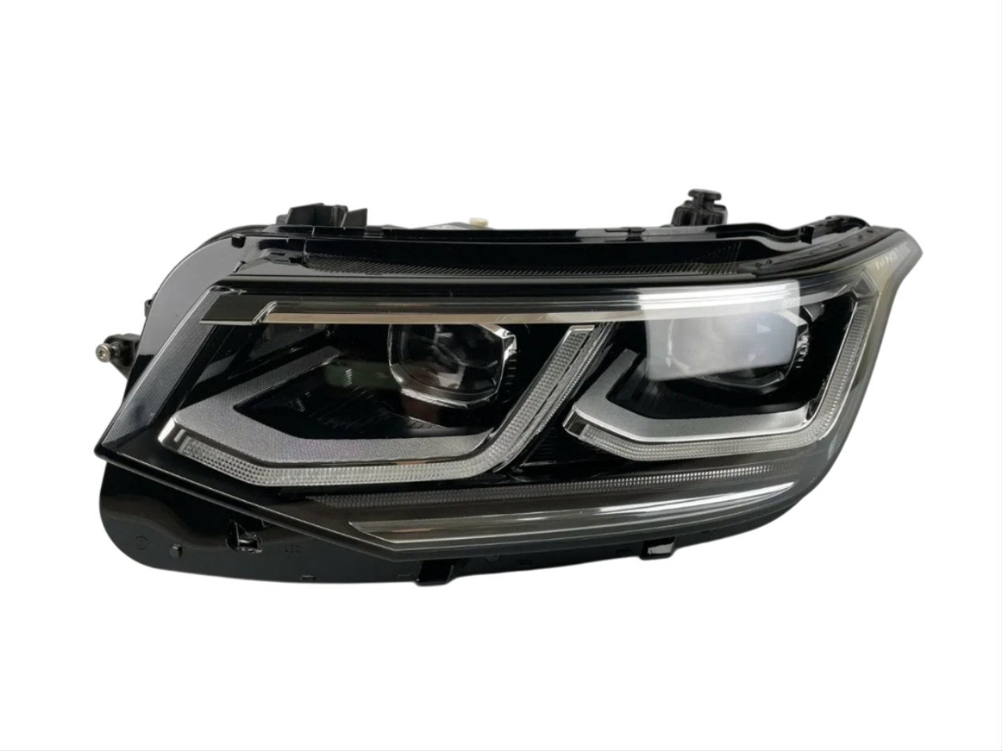 Volkswagen Tiguan 2021+ Full LED Far (Halojen Far için) 2