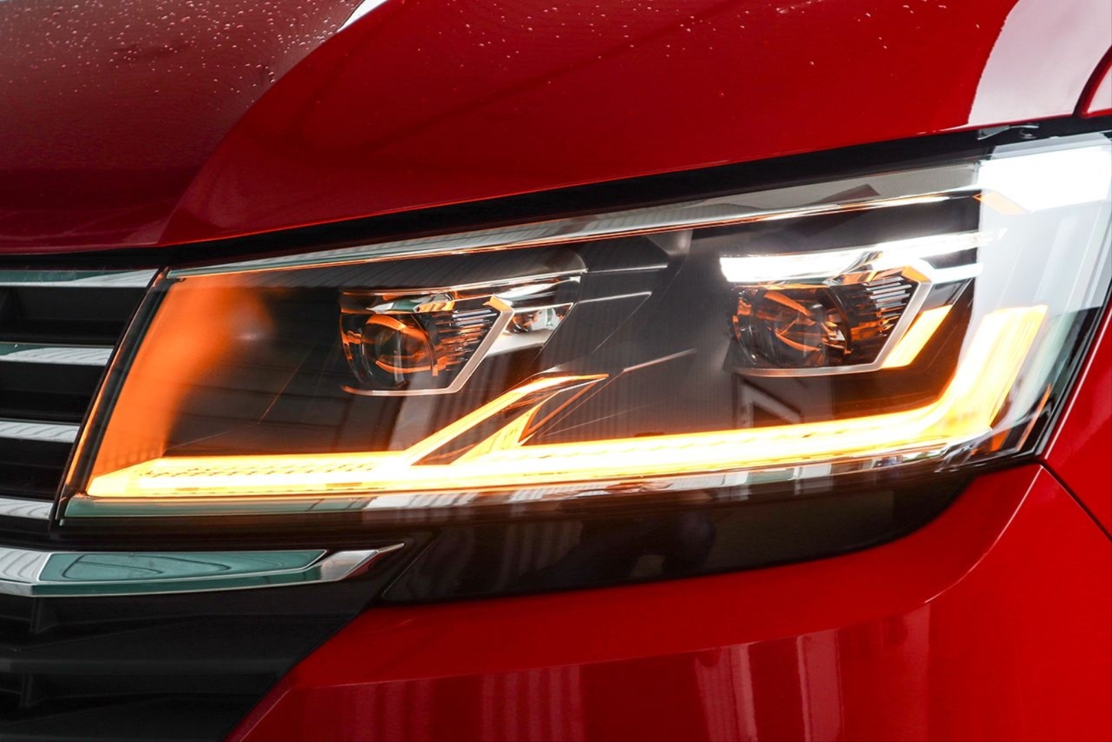 Volkswagen Transporter & Caravelle T6 (16-19) için 2019+ T6.1 Görünüm Full LED Far (Halojen farlı model için) 2