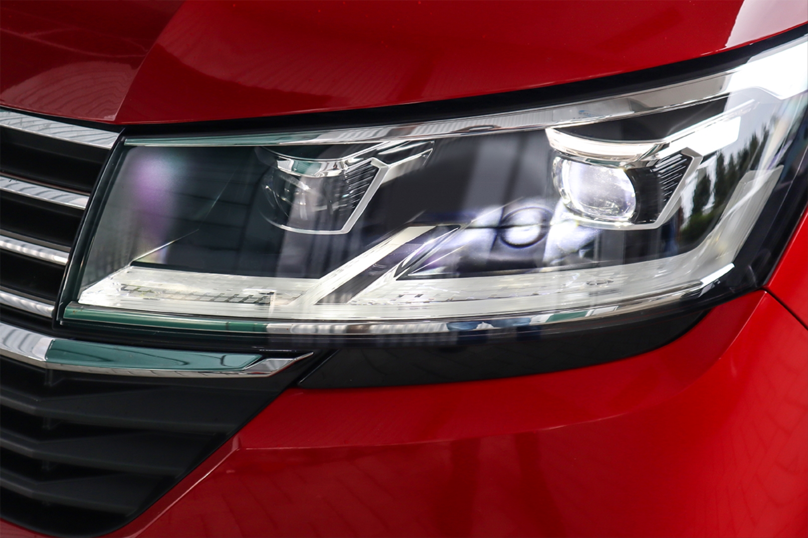 Volkswagen Transporter & Caravelle T6 (16-19) için 2019+ T6.1 Görünüm Full LED Far (Halojen farlı model için) 3