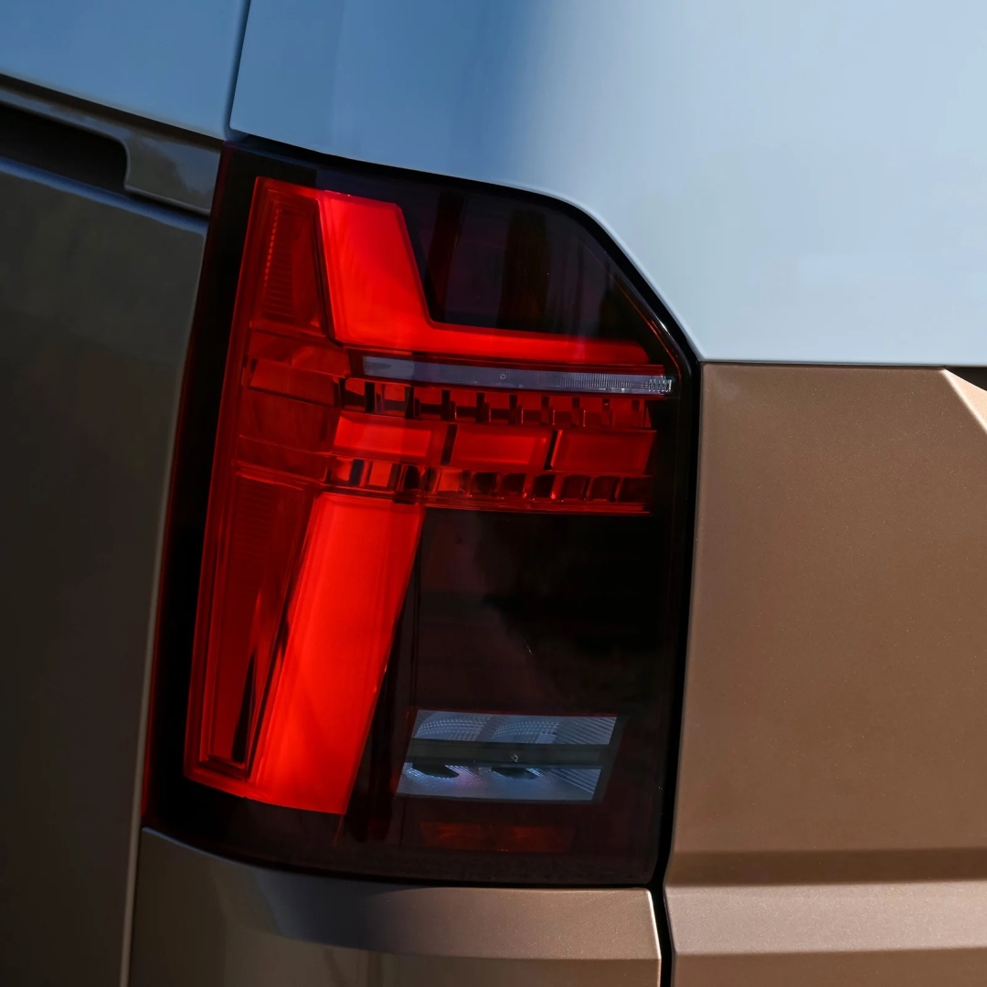 Volkswagen Transporter T6 ve Caravelle 16-19 için 2020+ T6.1 Görünüm LED Stop 2