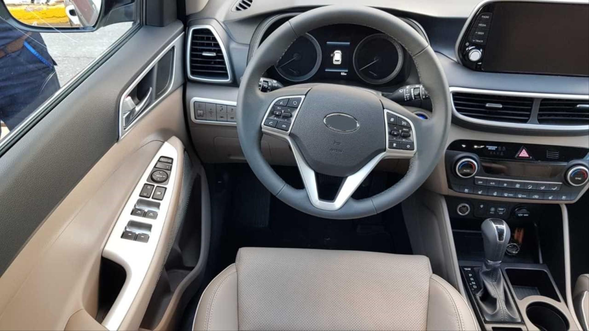 Hyundai Tucson 2015-2018 Kapı Kolçak Kaplama Silver (Koltuk Isıtıcılı Model) 3